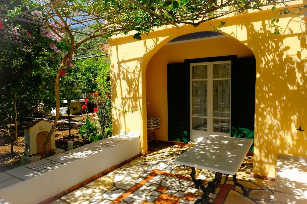 House With Garden Near The Sea Apartment Agia Efimia