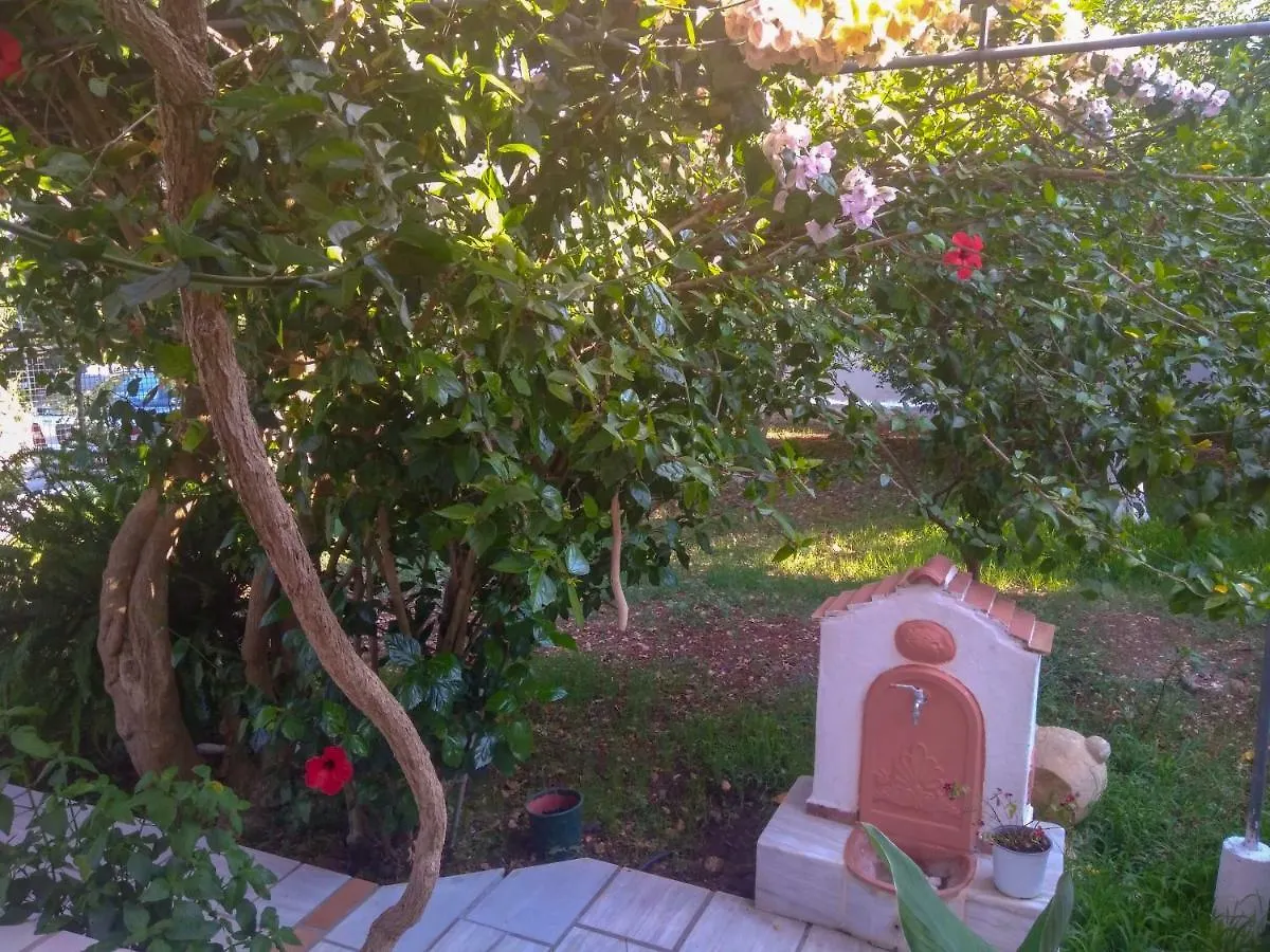 House With Garden Near The Sea Apartment Agia Efimia