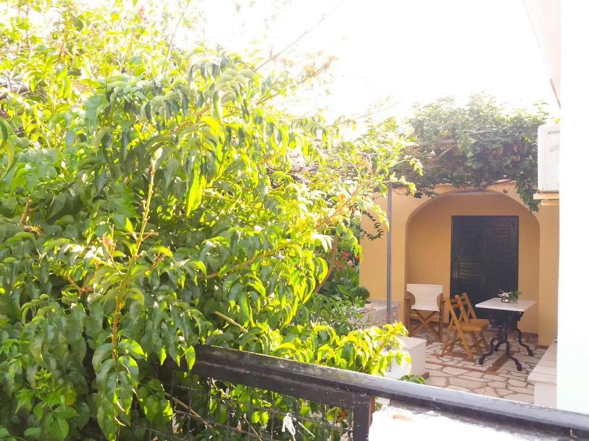 House With Garden Near The Sea Apartment Agia Efimia